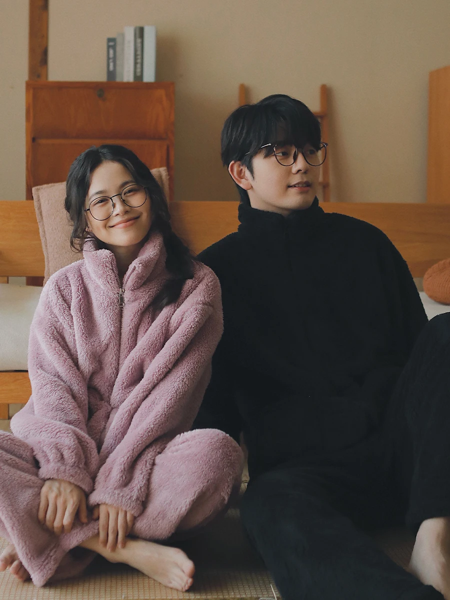 

Утепленный комплект из кораллового флиса: простой, свободный, очень теплый домашний костюм для осени и зимы, подходит для ношения на улице