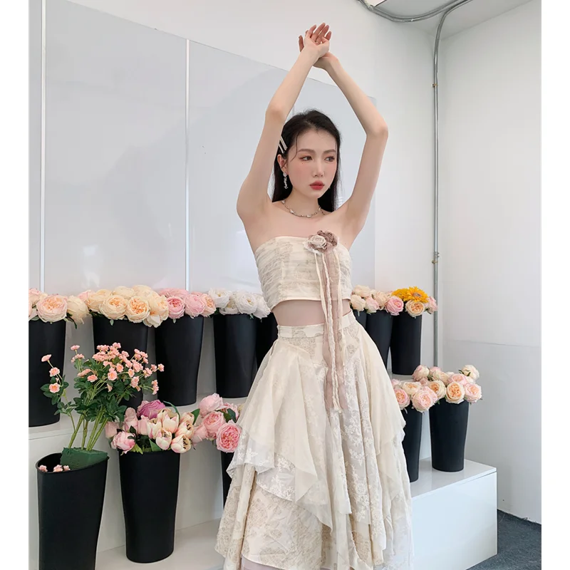 White Design Sense High-waisted Floral Skirt for Women Irregular Long Yarn Skirt French Wrapped Chest Brooch Top Two Piece Set