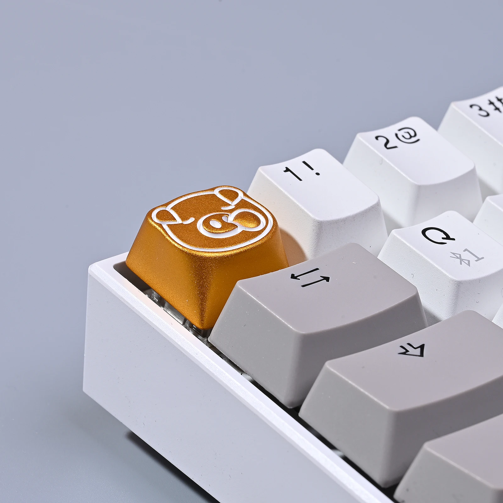 1 قطعة سنة من الخنزير موضوع غطاء مفتاح معدني CNC أنوديك الأكسدة الألومنيوم Keycap للوحة المفاتيح الميكانيكية الكرز الشخصي R4