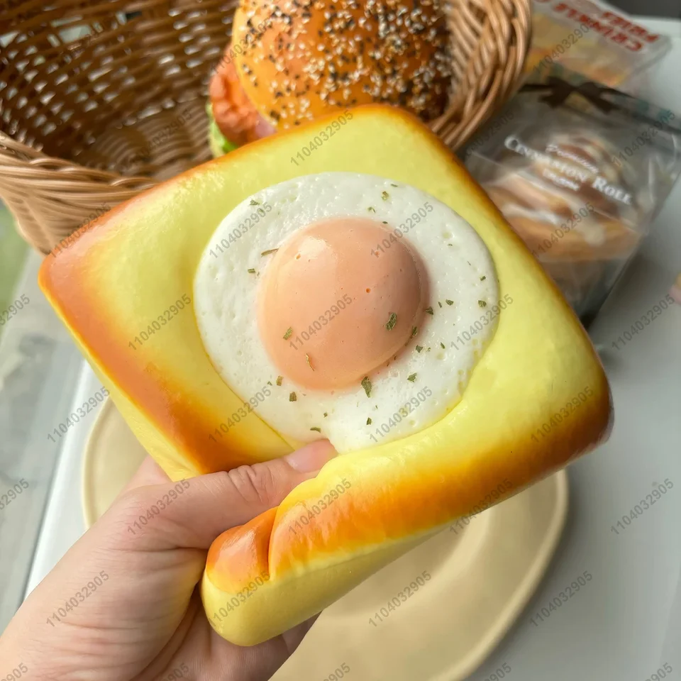 現貨】3層厚切りトースト スクイーズ1点もの 希少 大きな目玉焼き