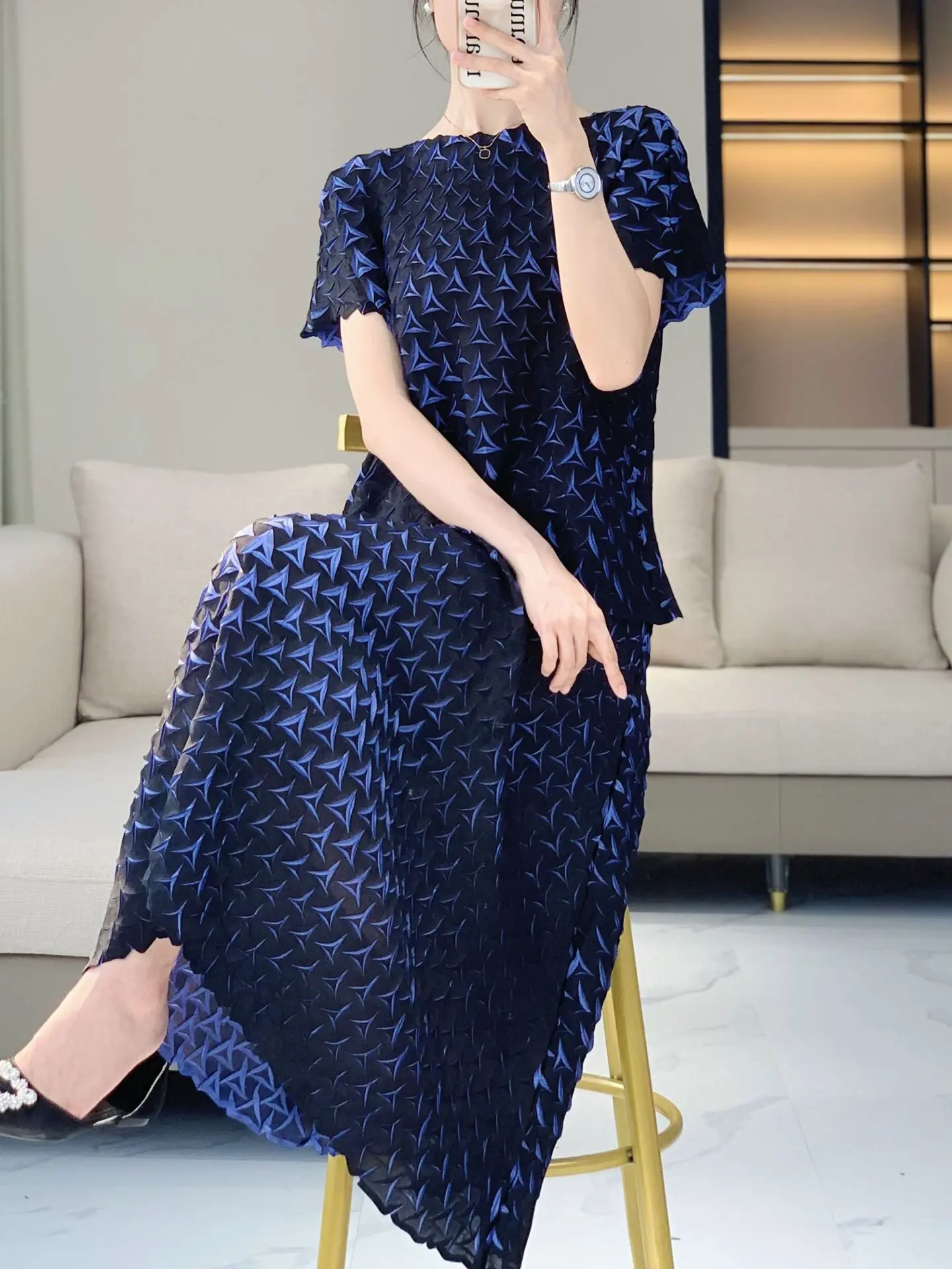 HOT  SELLING New stylish elegant round neck short sleeve top  gradient color skirt two-piece set IN STOCK view 3