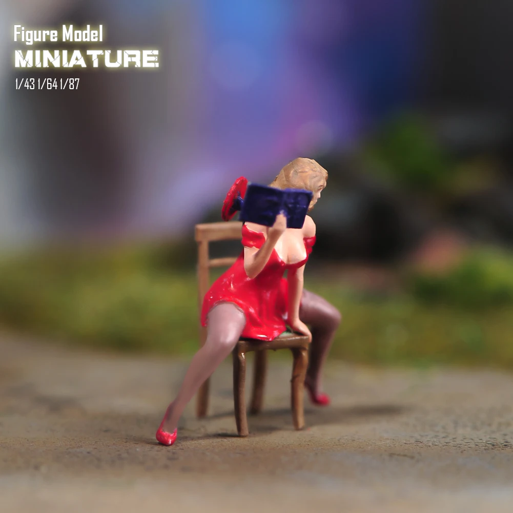 Miniaturowe figurki 1/87 1/64 1/43 1/24 Scarlet Girl and Chair Figurka People Model Diorama Dolls Creative Photography Scene Prop