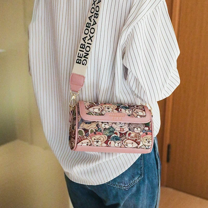 Art Design Bear Pattern Literary Sense Crossbody Bag For Women Shopping Shoulder Bags Phone ladies Pink Mini Large Capacity 2024