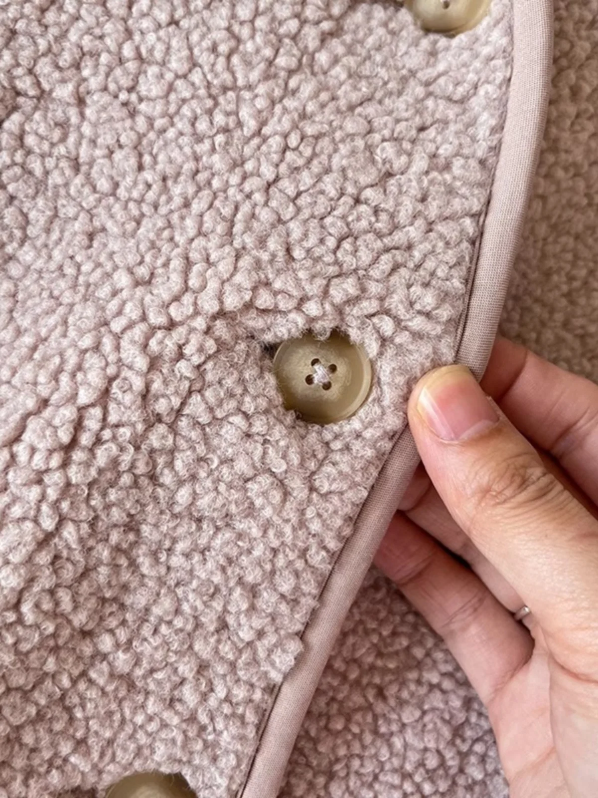 ラムファージャケット、心地よいラウンドネックプルオーバー、レディース、長袖、秋冬アウター、ファッショナブルなプラッシュカーディガン