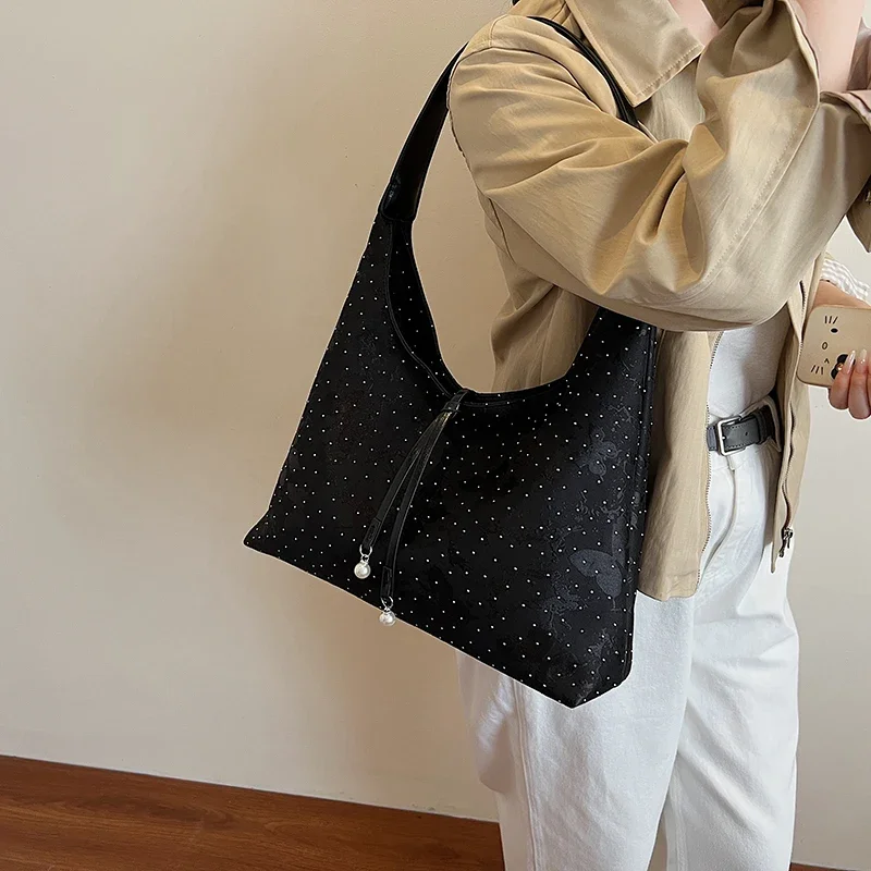 

2025 High Quality Retro Simple Commute Versatile Women's Handbags New Solid Large Capacity Casual Sweet Shoulder Bags