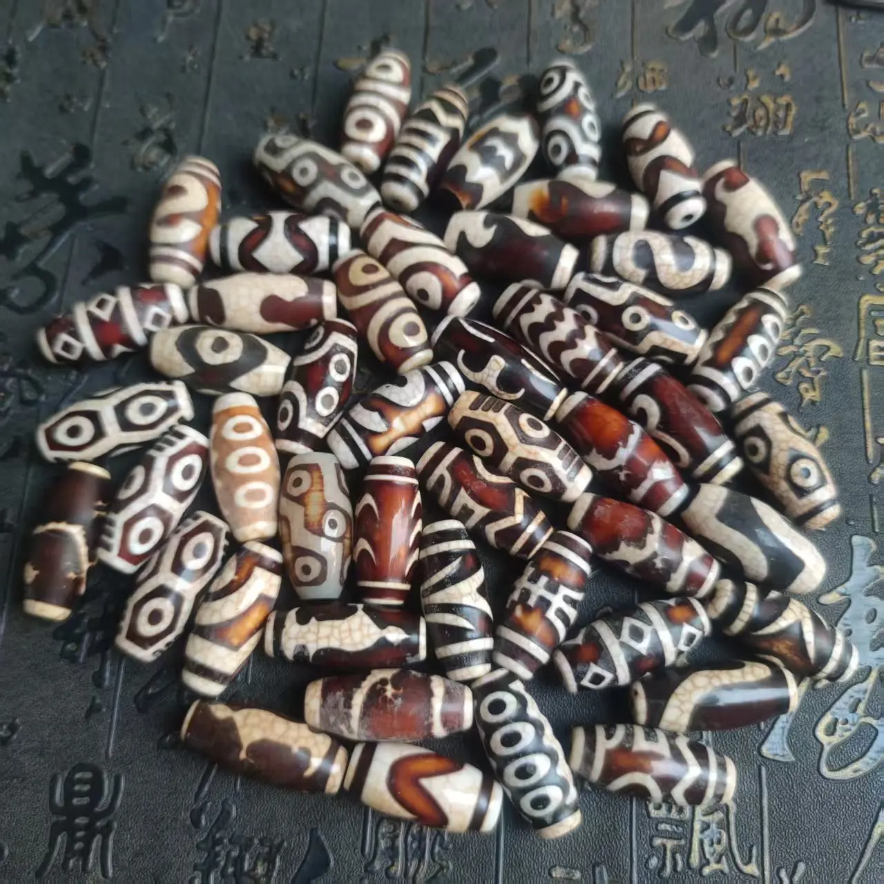1pcs/lot Dragon Weathered Vein 30mm Long Old Style Different Totems Tibetan dzi beads for DIY Jewelry