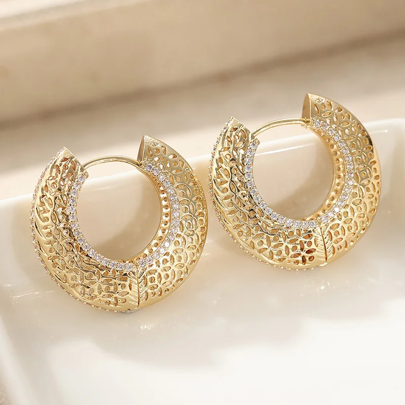 Goldene, runde, hohle Kupfer-Ohrringe für Damen, modisch, für den täglichen Gebrauch, Schmuckaccessoires, Geburtstage für Mädchen, Weihnachtsgeschenke – Detail 3