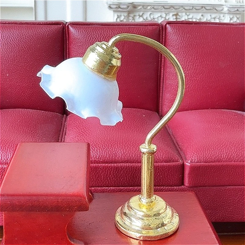 

1pc 1:12 Dollhouse Miniature Golden Lace Table Lamp Simulated Model Headboard Lamp Not Lighting Up Playhouse Ornament Decor