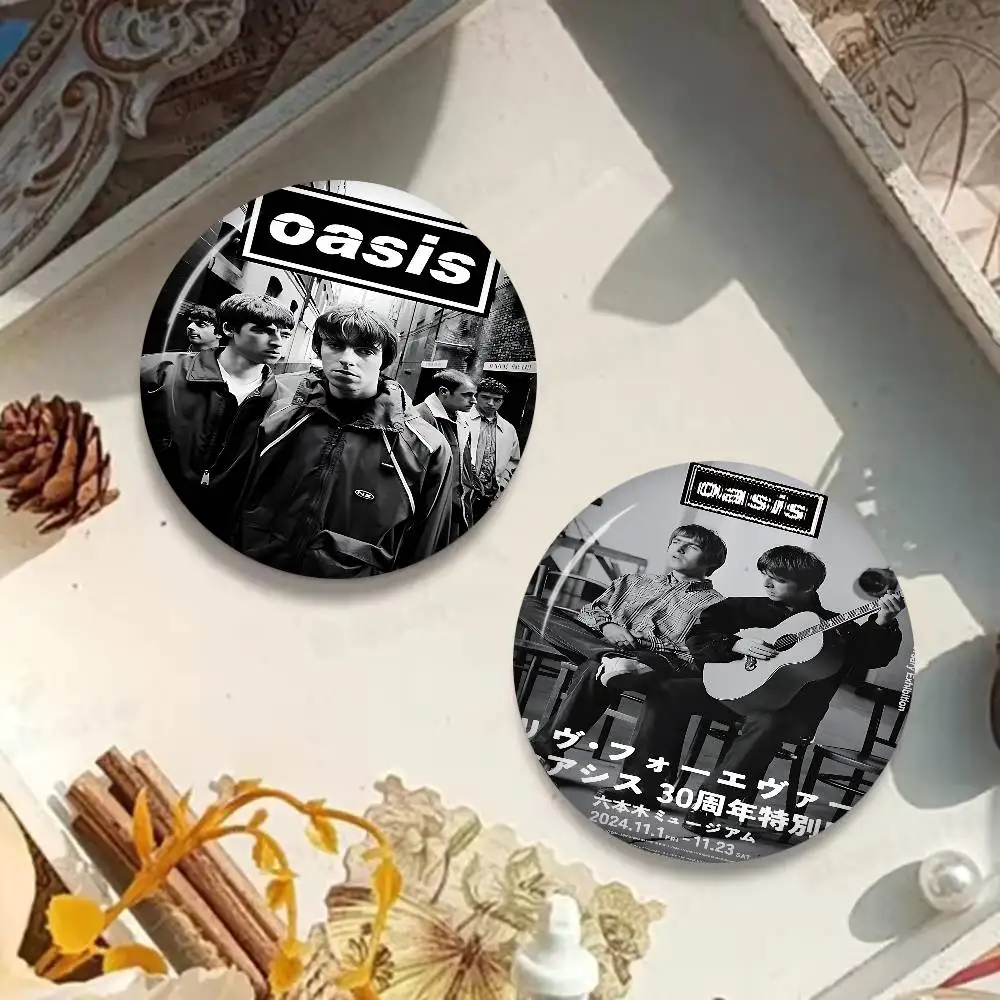 Band T-The R-Rain Cool O-Oasis Customizable Soft Button Pin For Women Creative Jewelry Funny Badge Cartoon Lover Hat