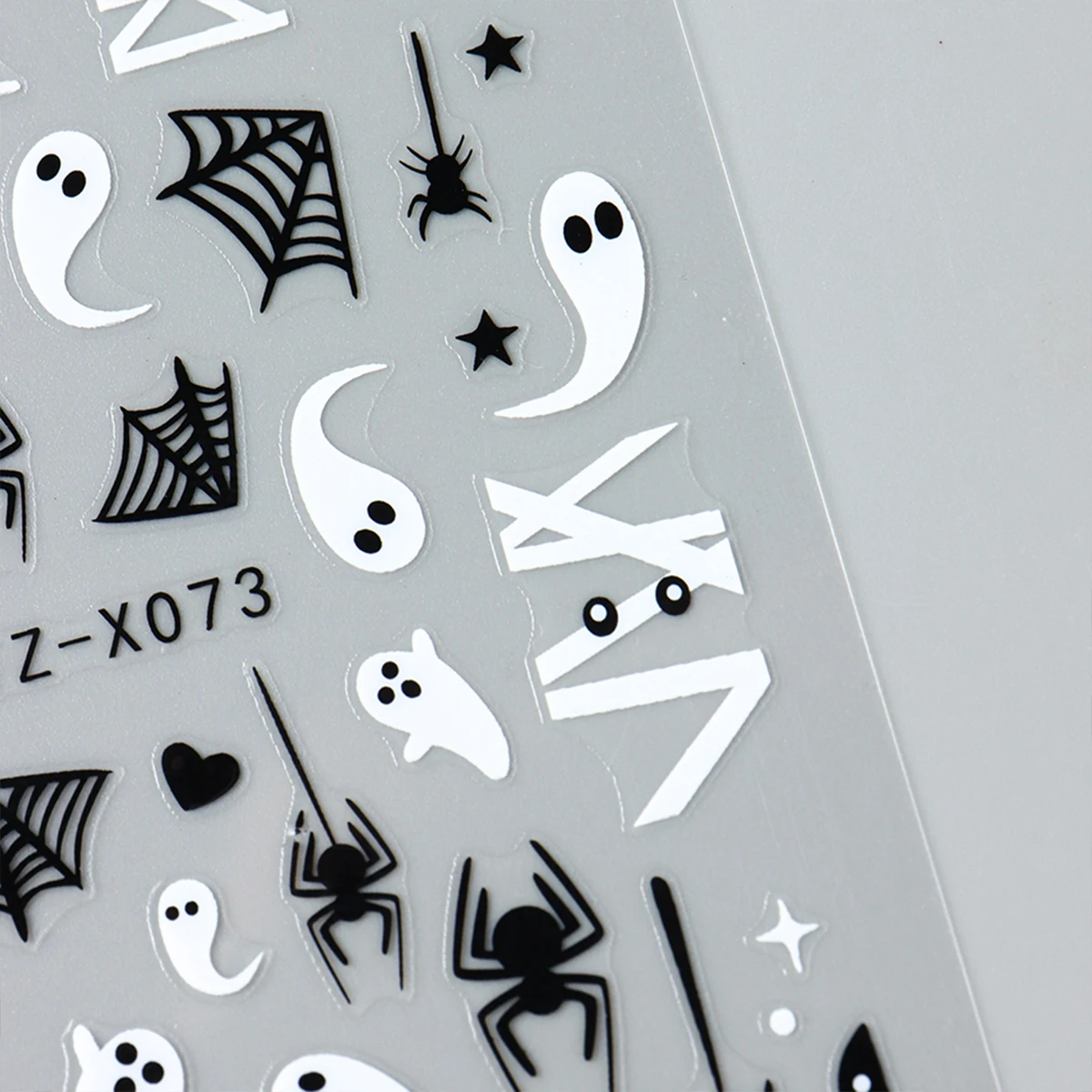 4 Stück schwarz-weiße Geister-Halloween-Nagelaufkleber, niedliche Gothic-Style-Cartoon-Geister, Spinnennetze, Nagelaufkleber, DIY-Maniküre-Dekorationen – Detail 8