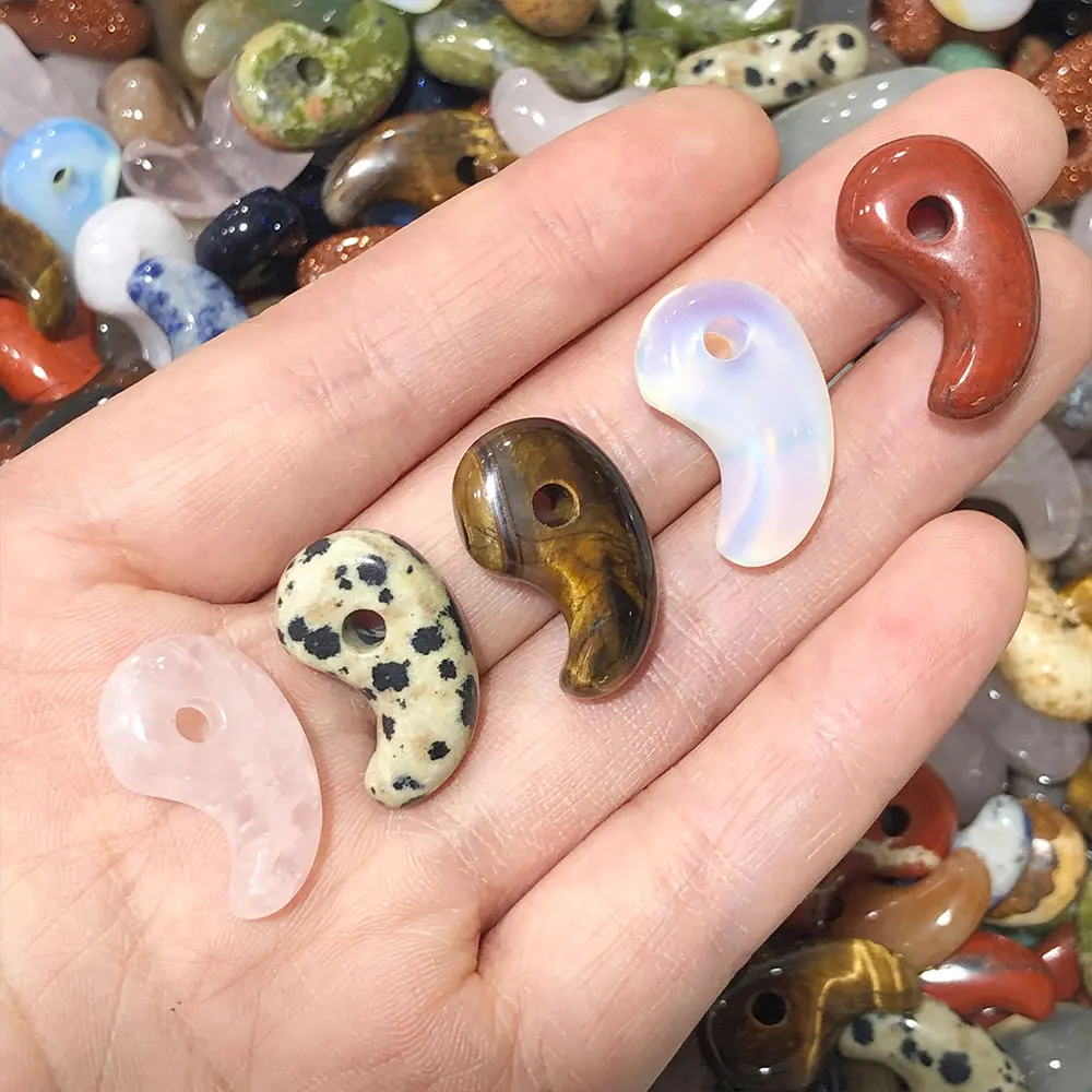 10pcs/Lot Random Natural Stone Magatama YinYang TaiChi Crystal Stones Crystals DIY Amulet Quartz Minerals Energy Home Decoration