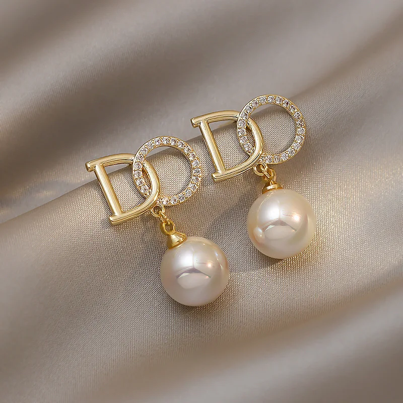 Classic Fashion Rhinestone DO Letters Pearl Pendant Earrings For Women  Luxury Design Lady Earrings Office Party Jewelry Gifts