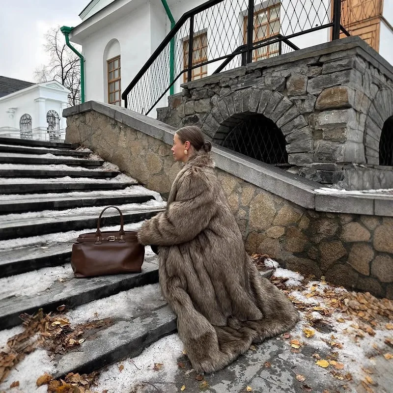 Nieuwe Mode Nepbont Overjas Vrouwen Casual Luxe Revers Lange Mouw Pluizige Losse Jas Winter Dame Dikker Warme Straat Bovenkleding