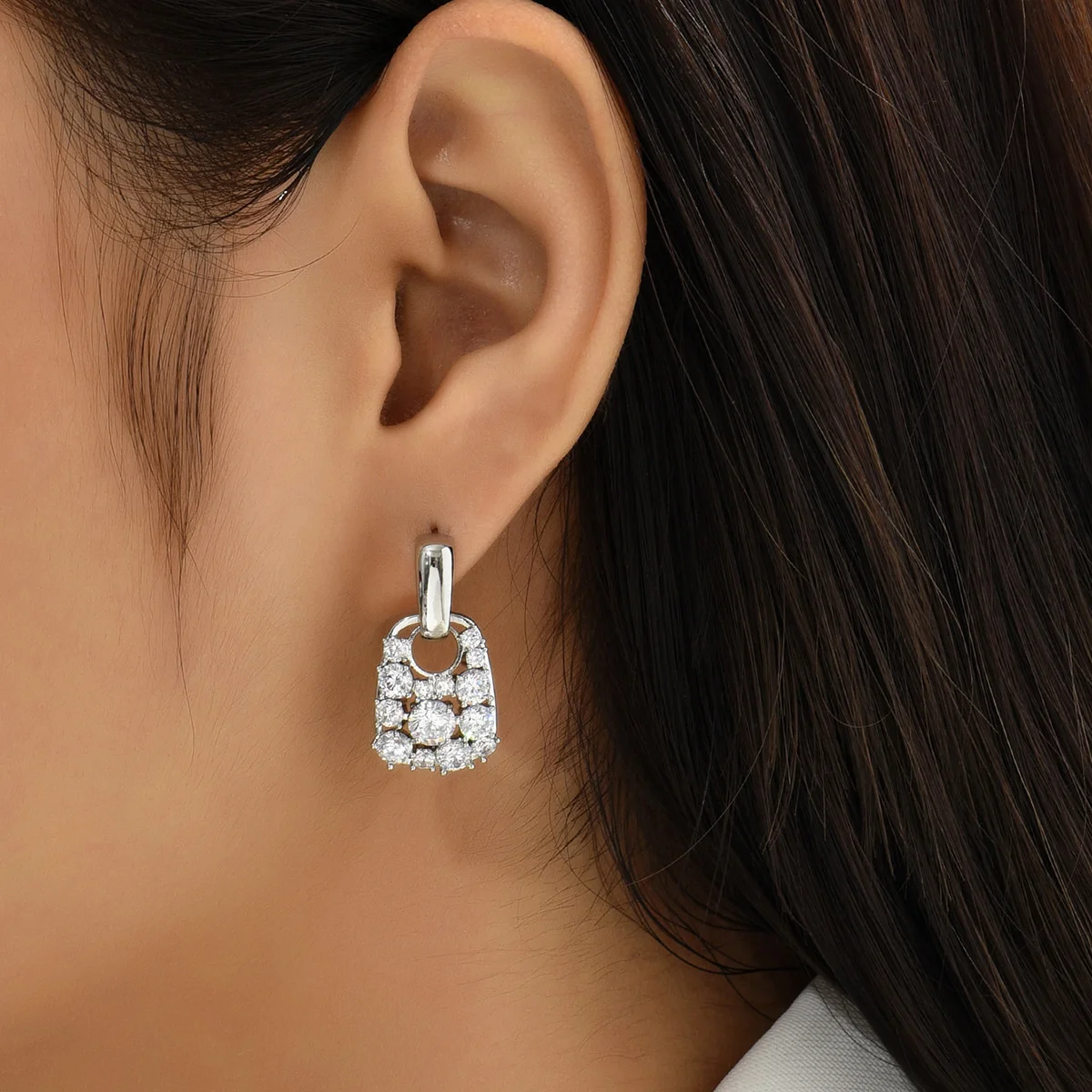 

JF2023 New Original Design Exquisite Light Luxury Micro Inset Zircon Personality Hanging Tag Ear Hoop Stud Women Earrings