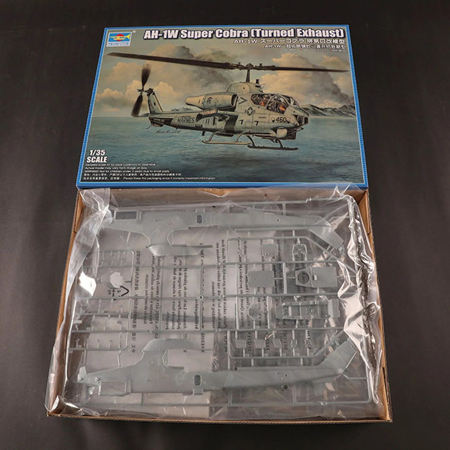 

Подарочный набор: Модель вертолета Trumpeter AH-1W Super Cobra, масштаб 1/35, пластиковый статический конструктор 05117, 380+ деталей, несобранный, для самостоятельной сборки, коллекционный.