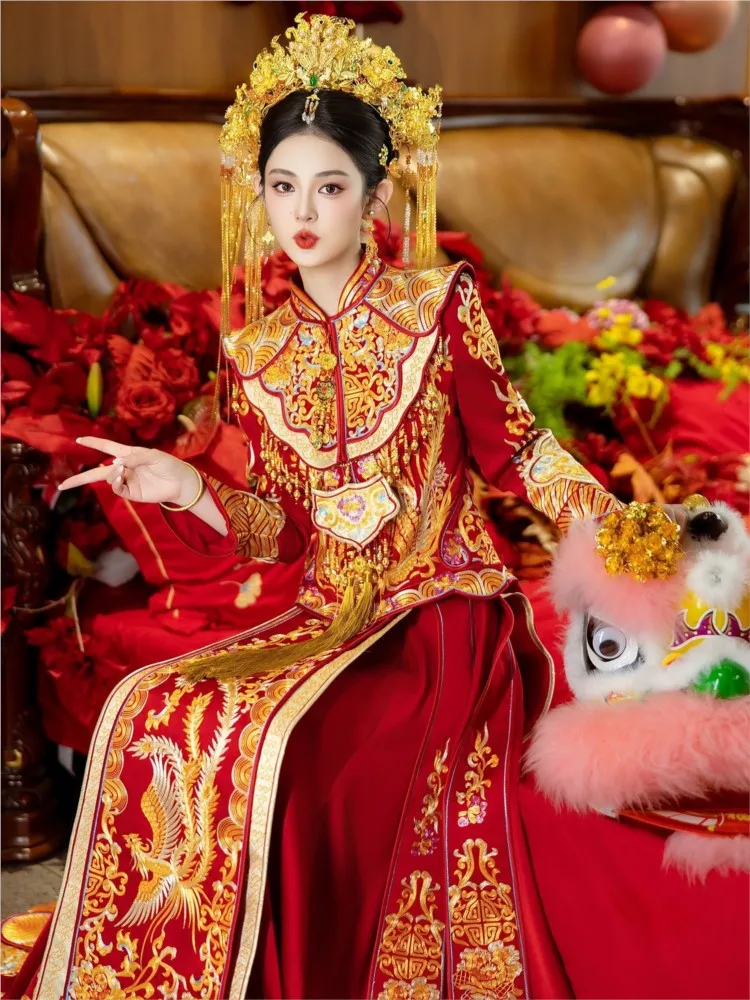 Chinese-style ceremonial heavy embroidery cheongsam toasting wedding dress thickened luxurious clothing