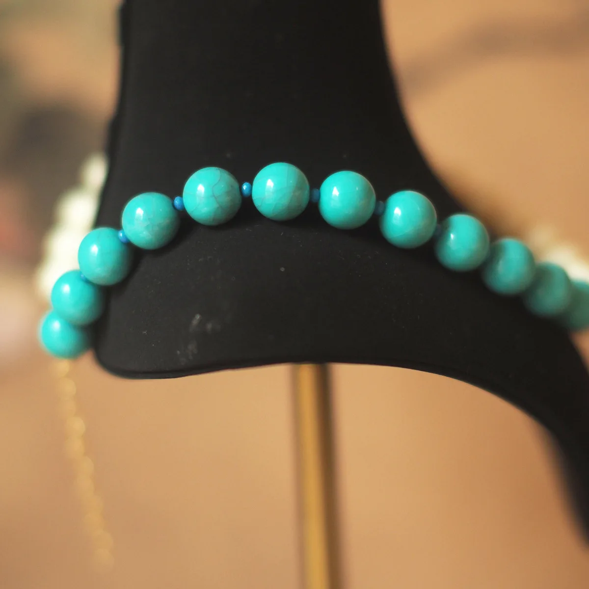 Dopamine Heavy-Duty White Minimalist Versatile Necklace - Niche Designer, Stylish Turquoise, Euro-American Fashion