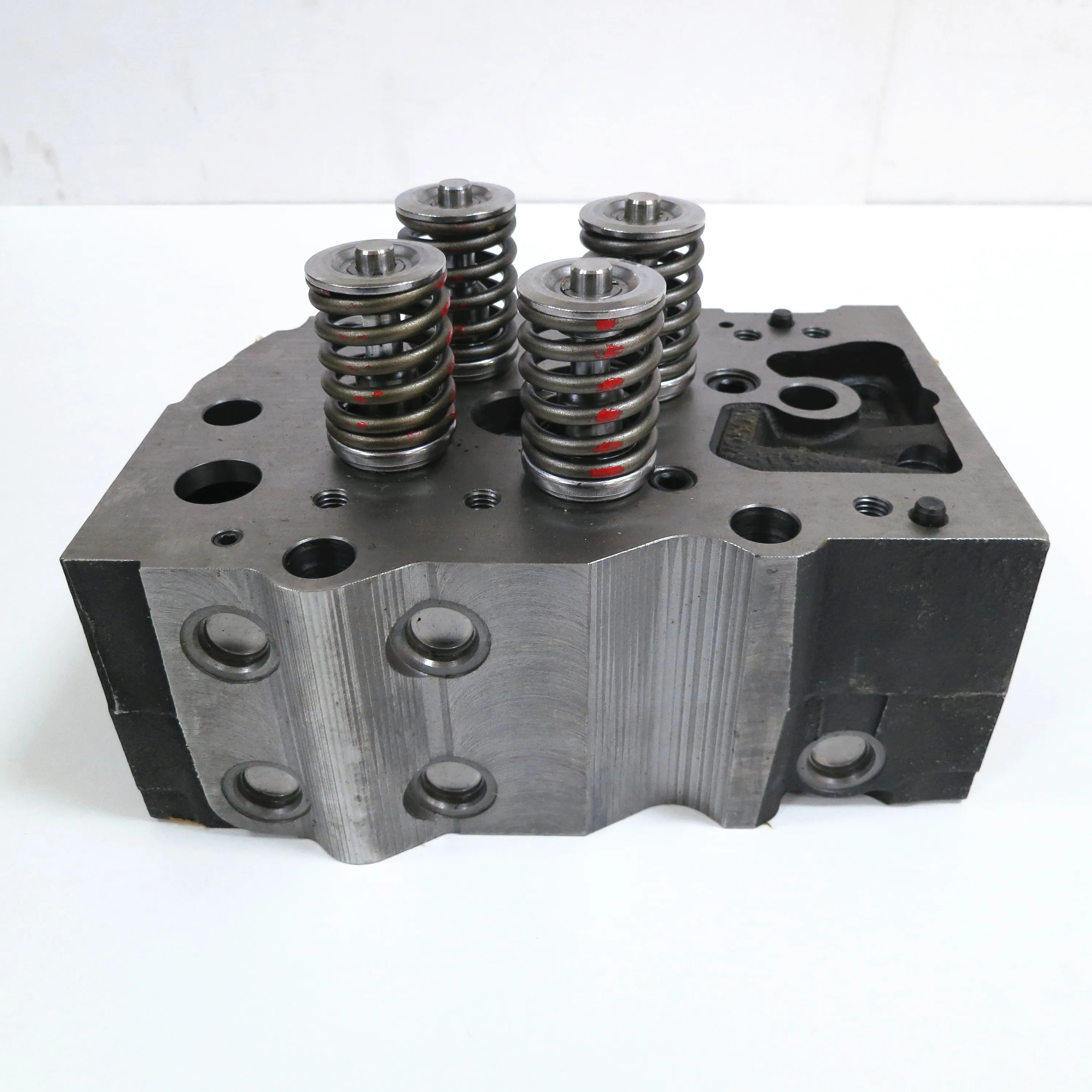 Factory supply K19 KTA38 cylinder head 3811985 3646323