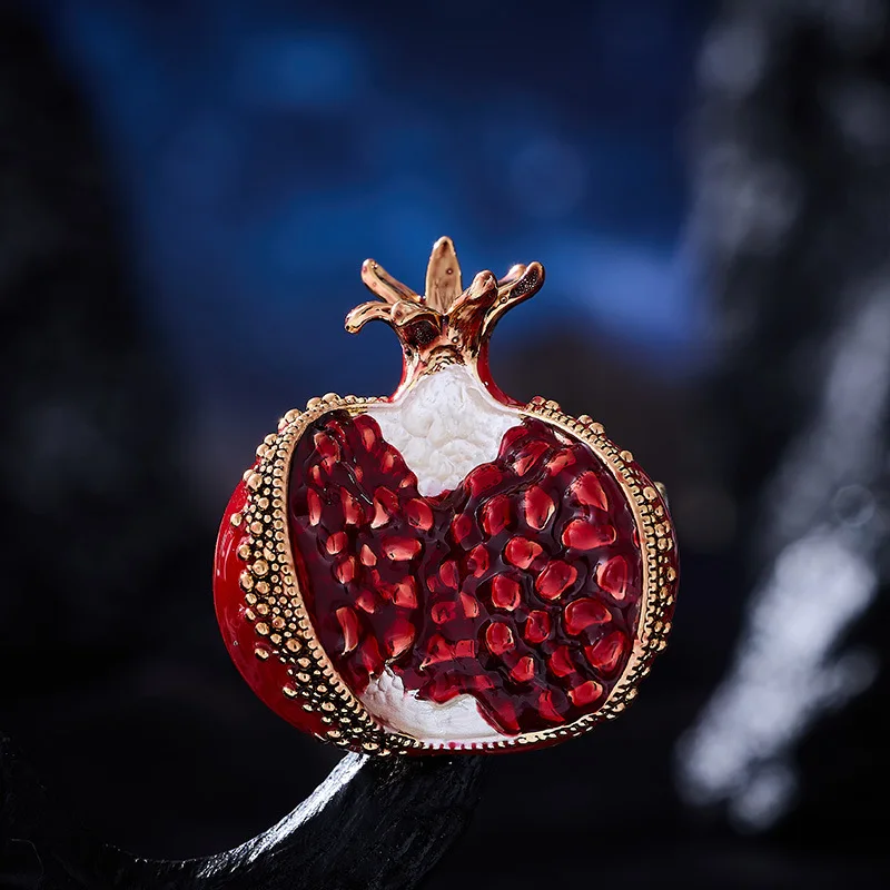 

Enamel fruit pomegranate brooch, retro ladies' high-end suit coat decoration accessory brooch