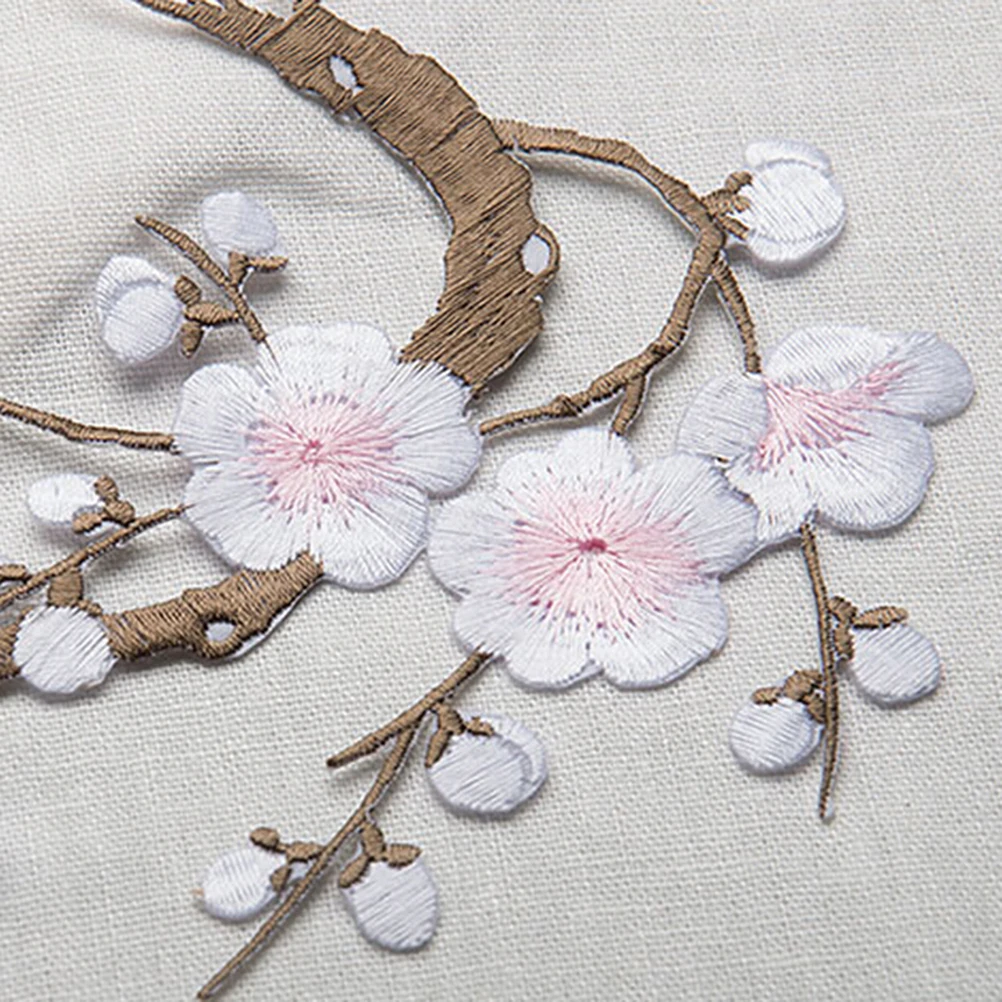 1Pc Plum Blossom Flower Applique Clothing Embroidery Patch Fabric Sticker Iron On Patch Craft Sewing Repair Embroidered