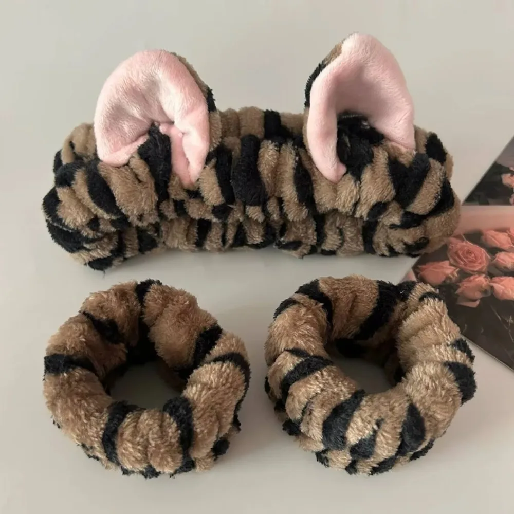 3 개/대 레오파드 인쇄 귀여운 고양이 귀 플러시 머리띠 탄성 소프트 워시 페이스 머리띠 산호 양털 헤어 액세서리 손목 스트랩
