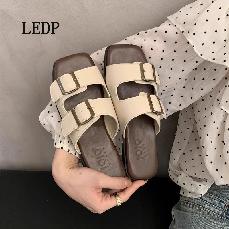 LEDP Women Korean Version of French Retro Slippers 2024 Summer Outside Wear New Fairy Wind Beach Beach Soft Flat Mule Sandals