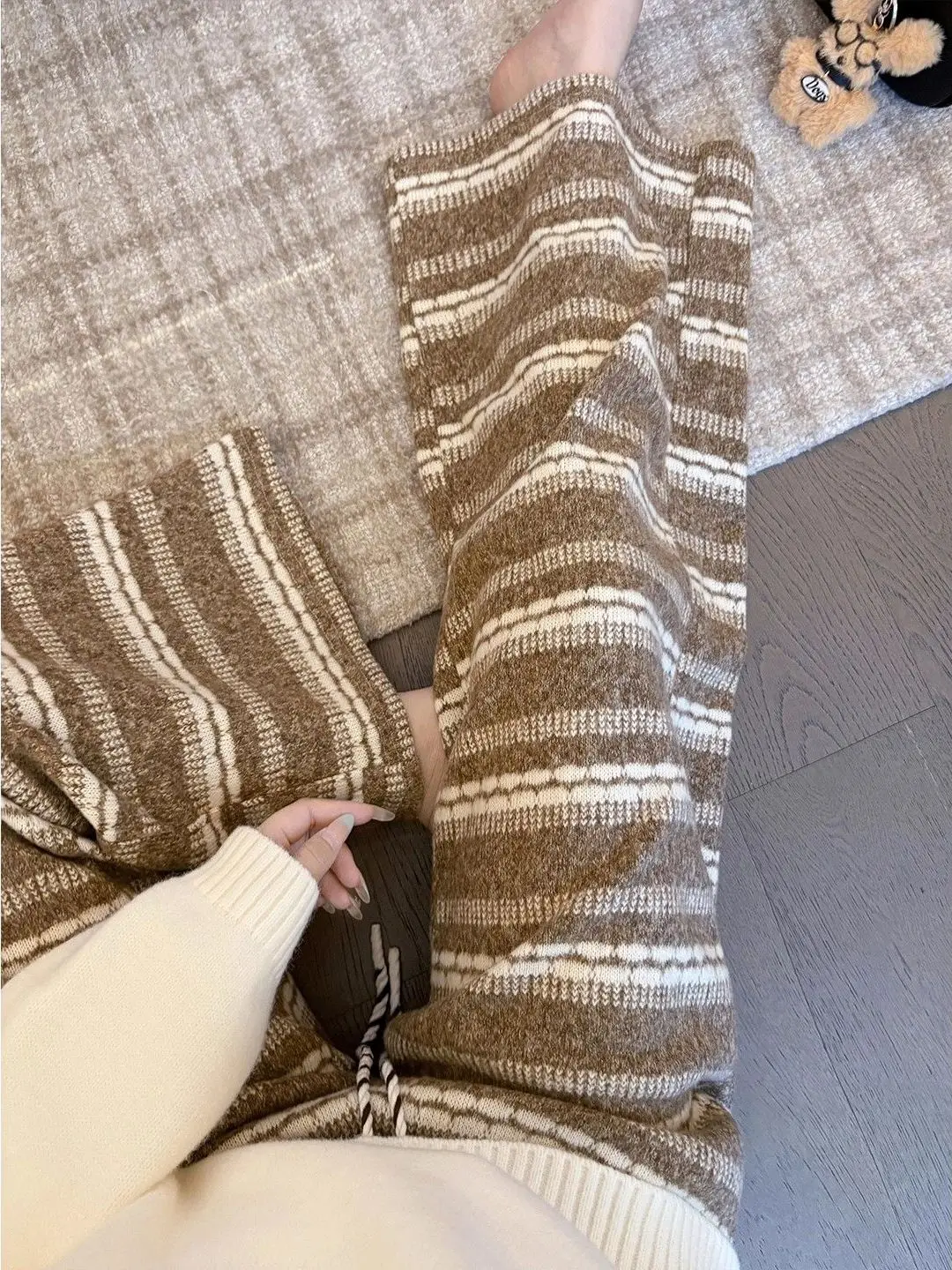 

Утепленные флисовые женские повседневные брюки с широкими штанинами, осенне-зимние, с высокой талией, вязаные, высококачественные, с цветочной вышивкой и полосками