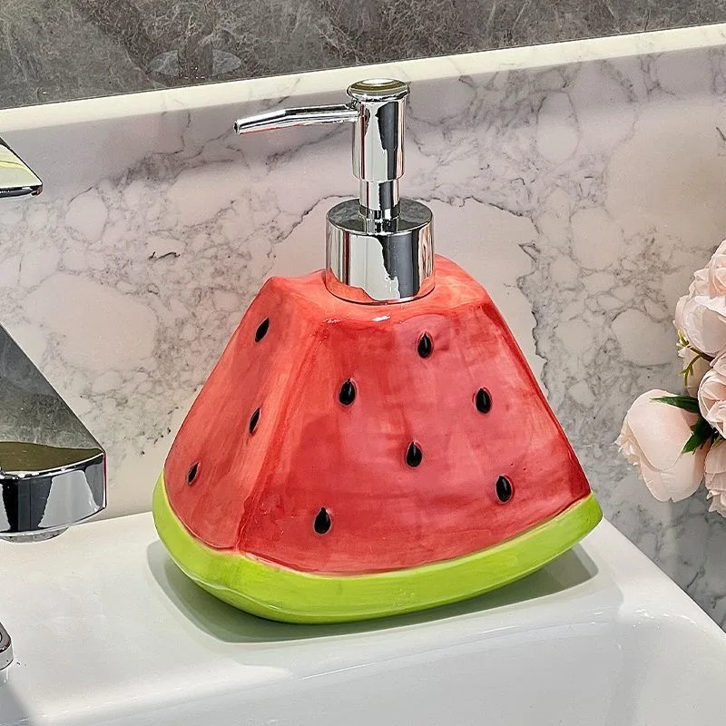

Бутылка дезинфицирующего средства для рук с арбузом, известная в Интернете керамическая бутылка для дозирования геля для душа в ванной комнате отеля, высокая эстетичная цена