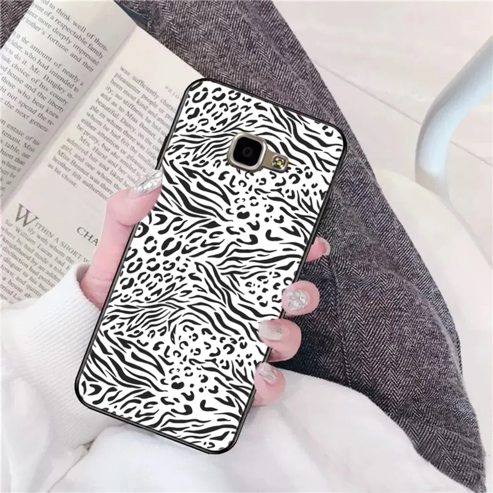 Funda de teléfono A la moda con rayas de cebra, carcasa blanca y negra para Samsung A 10, 11, 12, 13, 20, 21, 22, 30, 31, 32, 40, 51, 52, 53, 70, 71, 72, 73, 91, 13