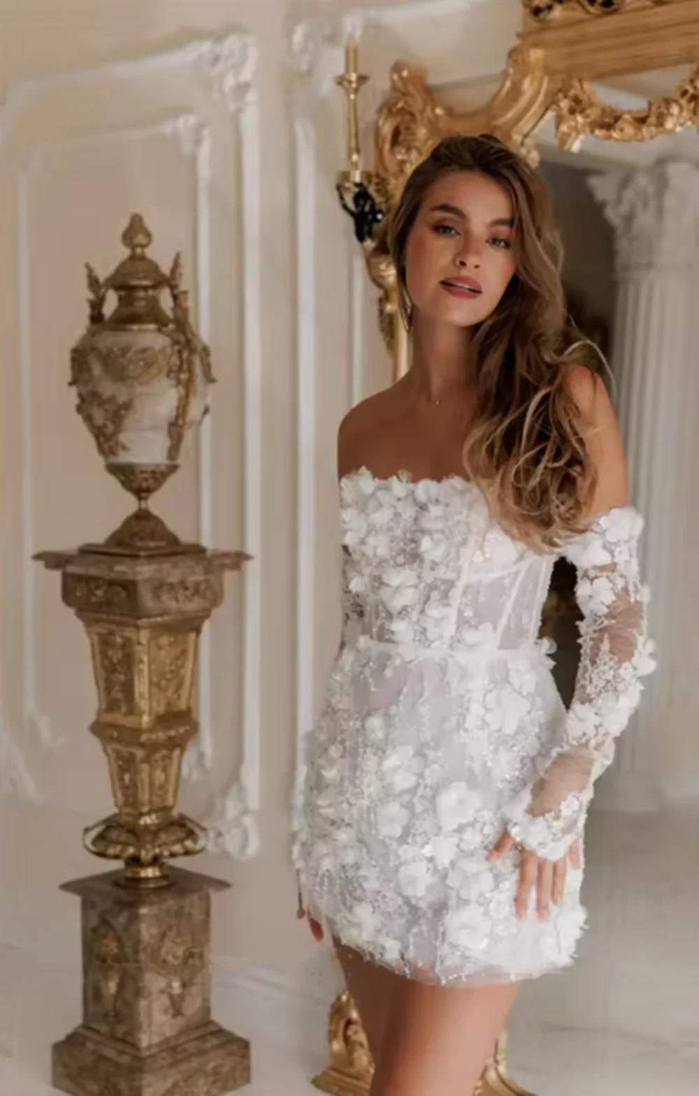 Abito da sposa corto personalizzato staccabile a maniche lunghe Mini elegante abito da sposa con perline delicate in pizzo ricamato con fiori 3D