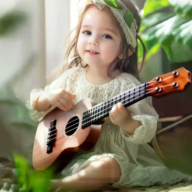 لعبة جيتار يوكريلي للأطفال، تعليمية وتعلمية، تتميز بـ 4 أوتار ومجاذيف، مقاس 26/35 سم.