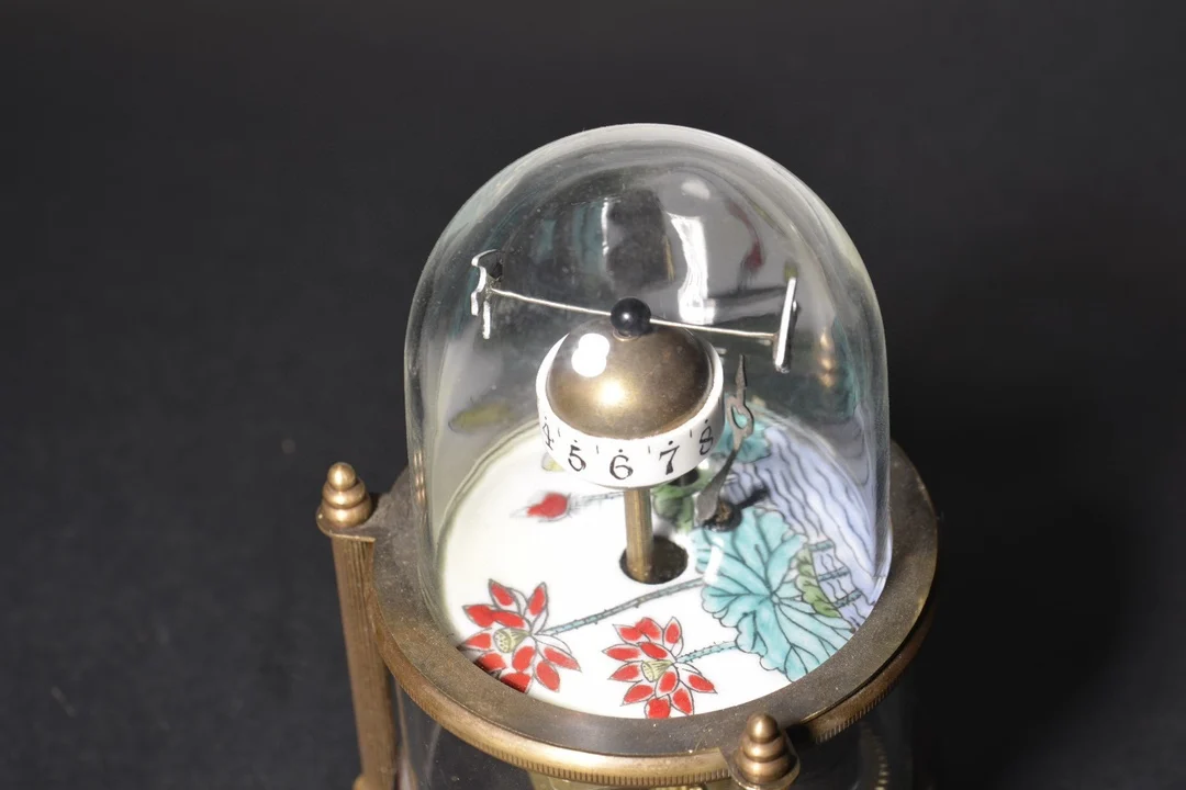 horloge-classique-a-l'ancienne-peinture-de-pneus-en-cuivre-email-poisson-lotus-horloge-mecanique-ornements-de-bureau-pour-la-maison