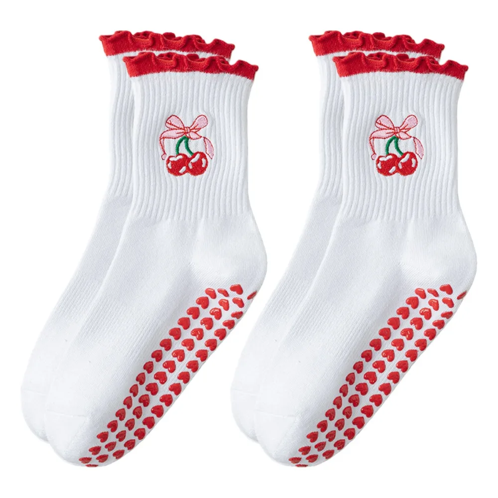 

2 пары силиконовых носков с сердечками для женщин, дышащие носки для йоги с вишневым узором, хлопковые мягкие нескользящие носки для пилатеса, для дома