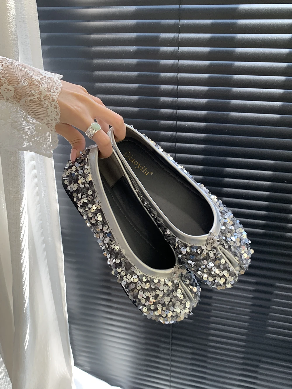 

Round Clip Toe Women Flats Loafers Silver Black Shallow Slip On Casual Mules Shoes 2024 New Arrivals Shining Sequined Cloth