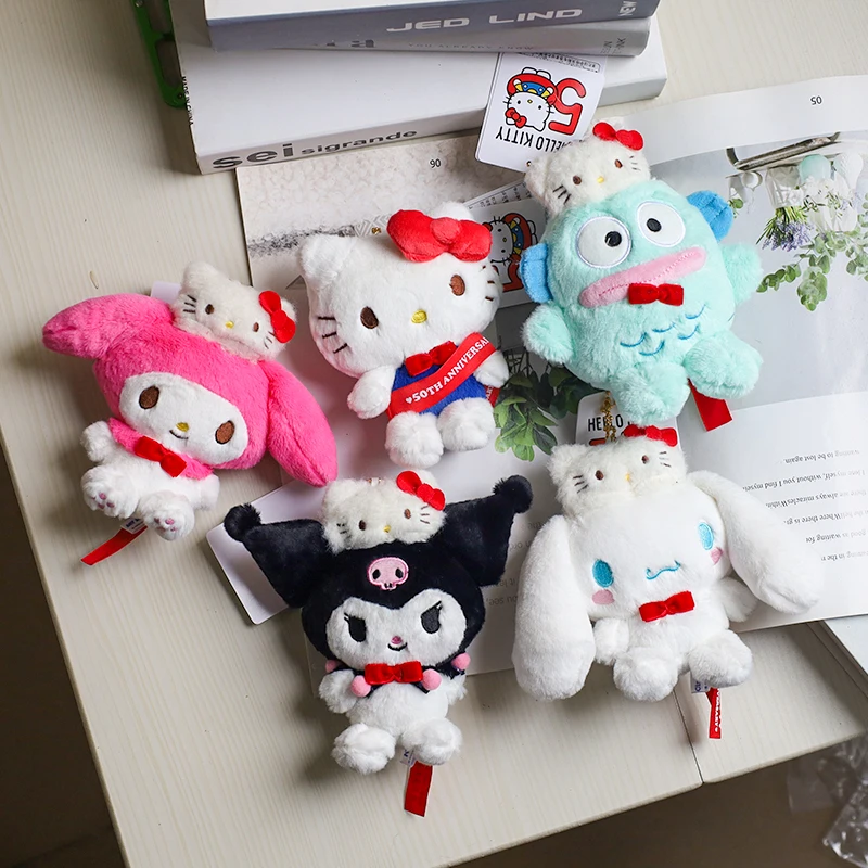 Ciondoli in peluche Sanrio 50th Anniversary Kuromi Ciondoli in peluche Cute My Melody Cinnamoroll Peluche Doll Charm Bag Appendini Portachiavi Regalo