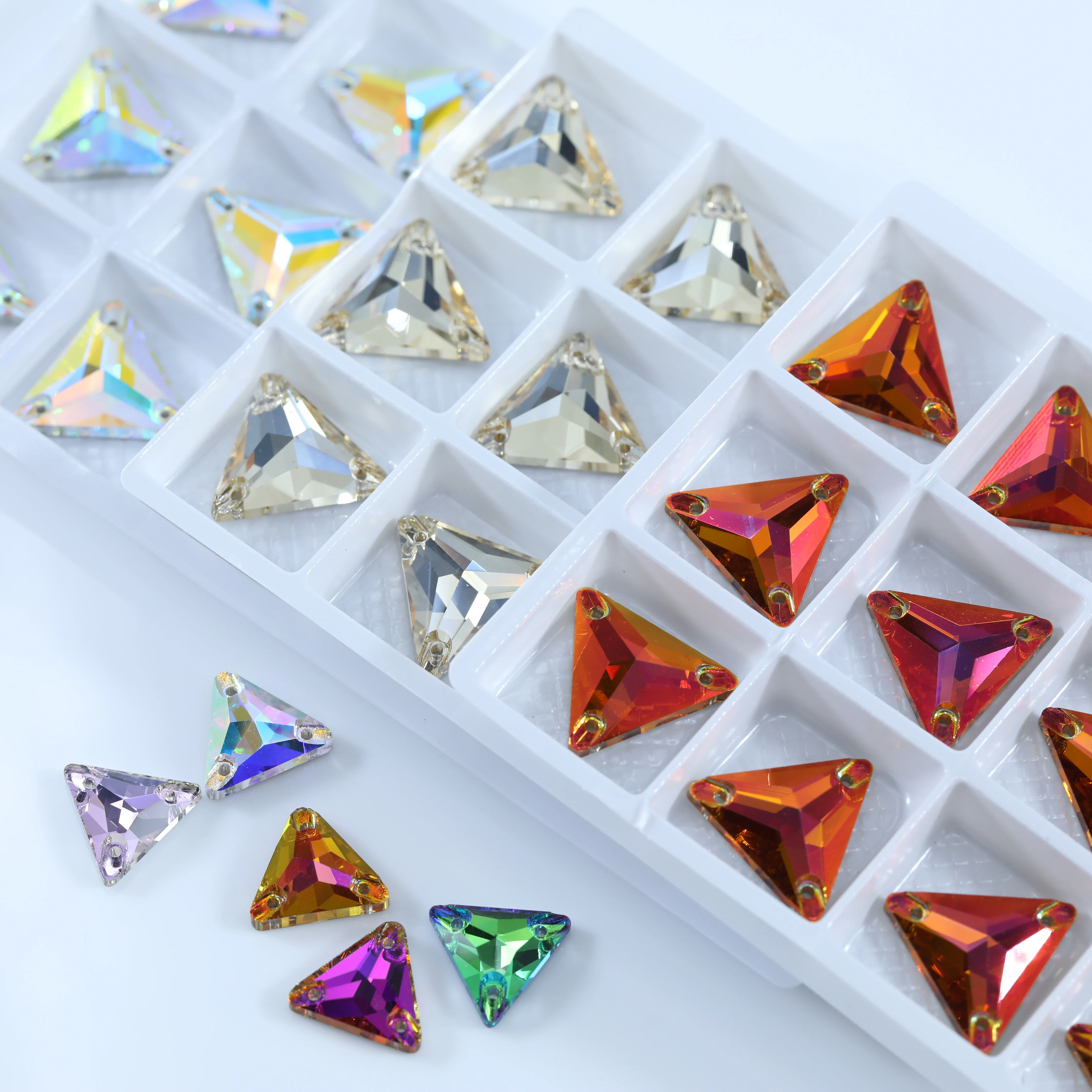 Dreieckige Aufnähkristalle AB Aurora Fancy Strasssteine Mehrfarbige Glassteine für Hochzeitskleider, Brautschuhe, Kostüme, Kleidung, DIY – Detail 4