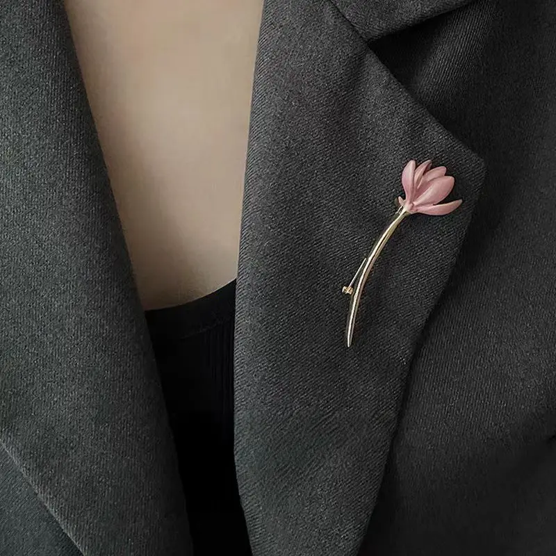 رائعة الوردي لوتس بروش المرأة عارضة تصميم النبات زهرة دبوس دعوى سترة الأزياء والمجوهرات والاكسسوارات هدية