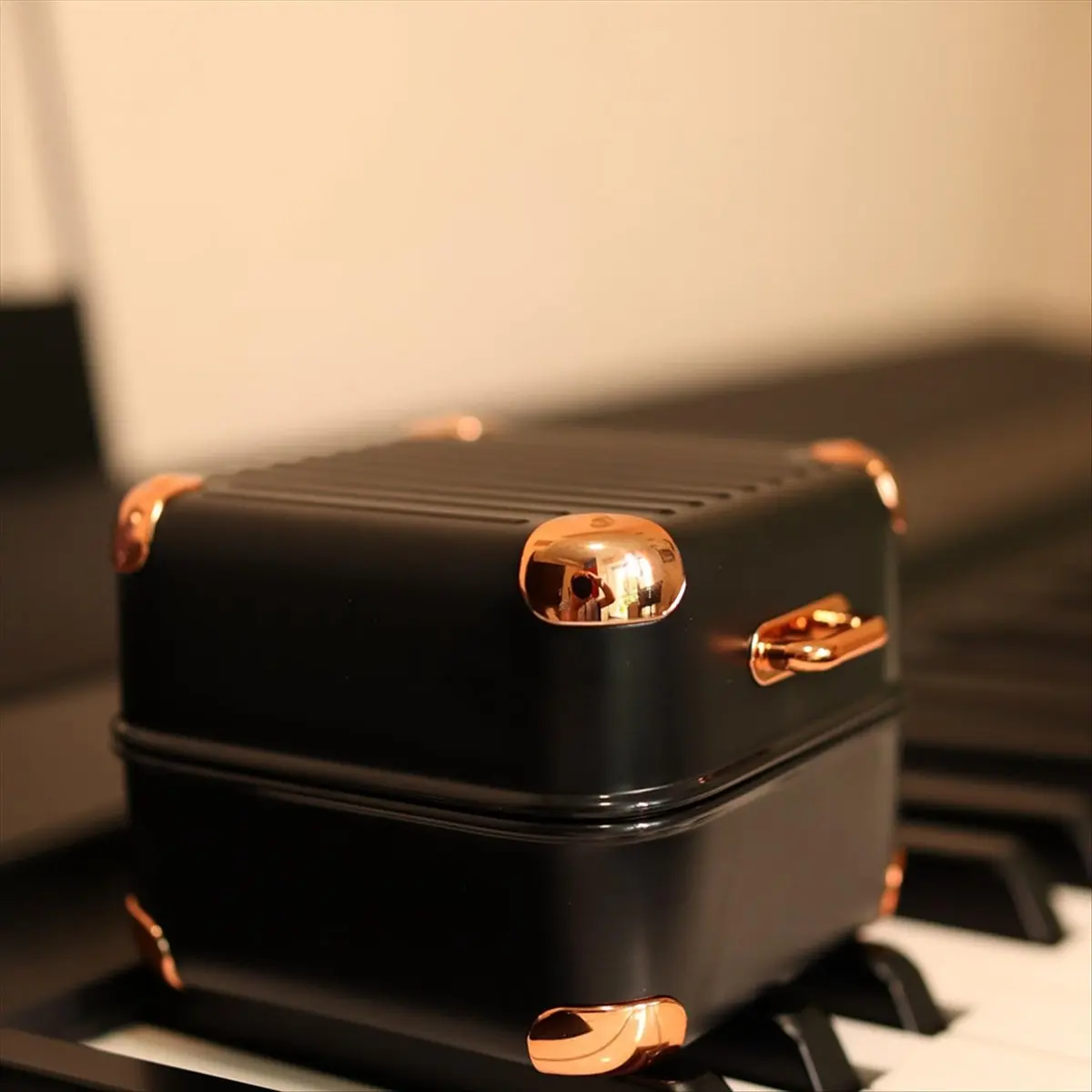 مكبر صوت ثابت عتيق مع أضواء ملونة، مشغل موسيقى مع 3 أوضاع، مكبر صوت بلوتوث لغرفة الأطفال، لهواتف أجهزة الكمبيوتر