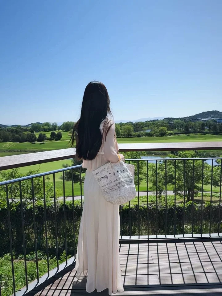 

Women's Hand-Woven Crossbody Bucket Bag Hollow-Out Large Capacity Summer Vacation Shoulder Bag Trendy 2026 Style