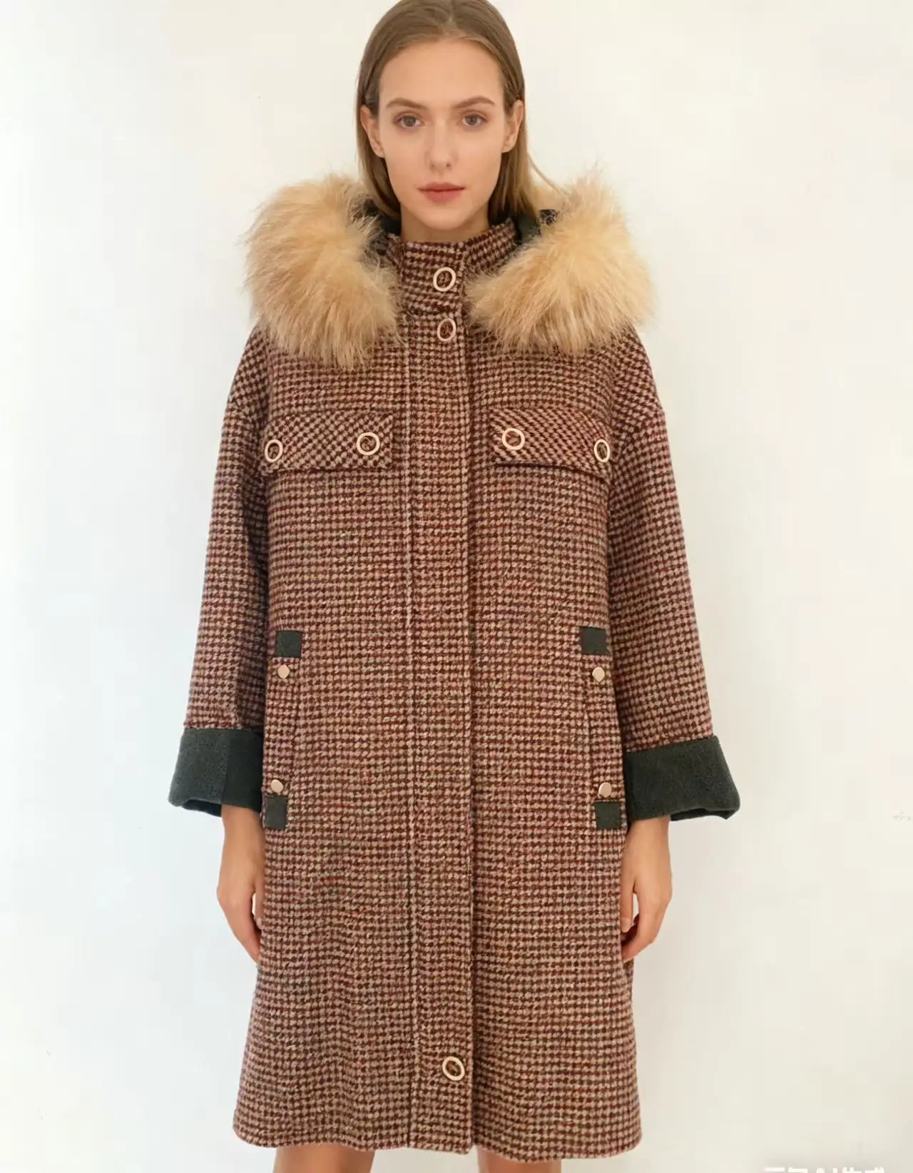 

2025 Winter New Arrival Blended Wool Blend Hooded Coat with Genuine Fox Fur Collar and Detachable Lining