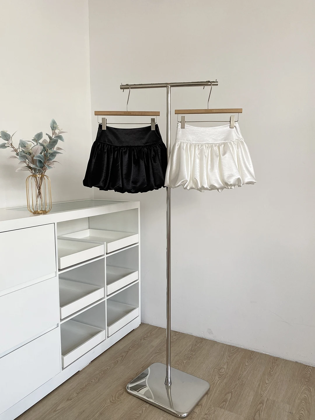 

Весна 2026: Женская укороченная юбка из шелкового атласа с цветочным принтом, завышенная талия, повседневный стиль, А-силуэт, полиэстер, цветочный принт, S...