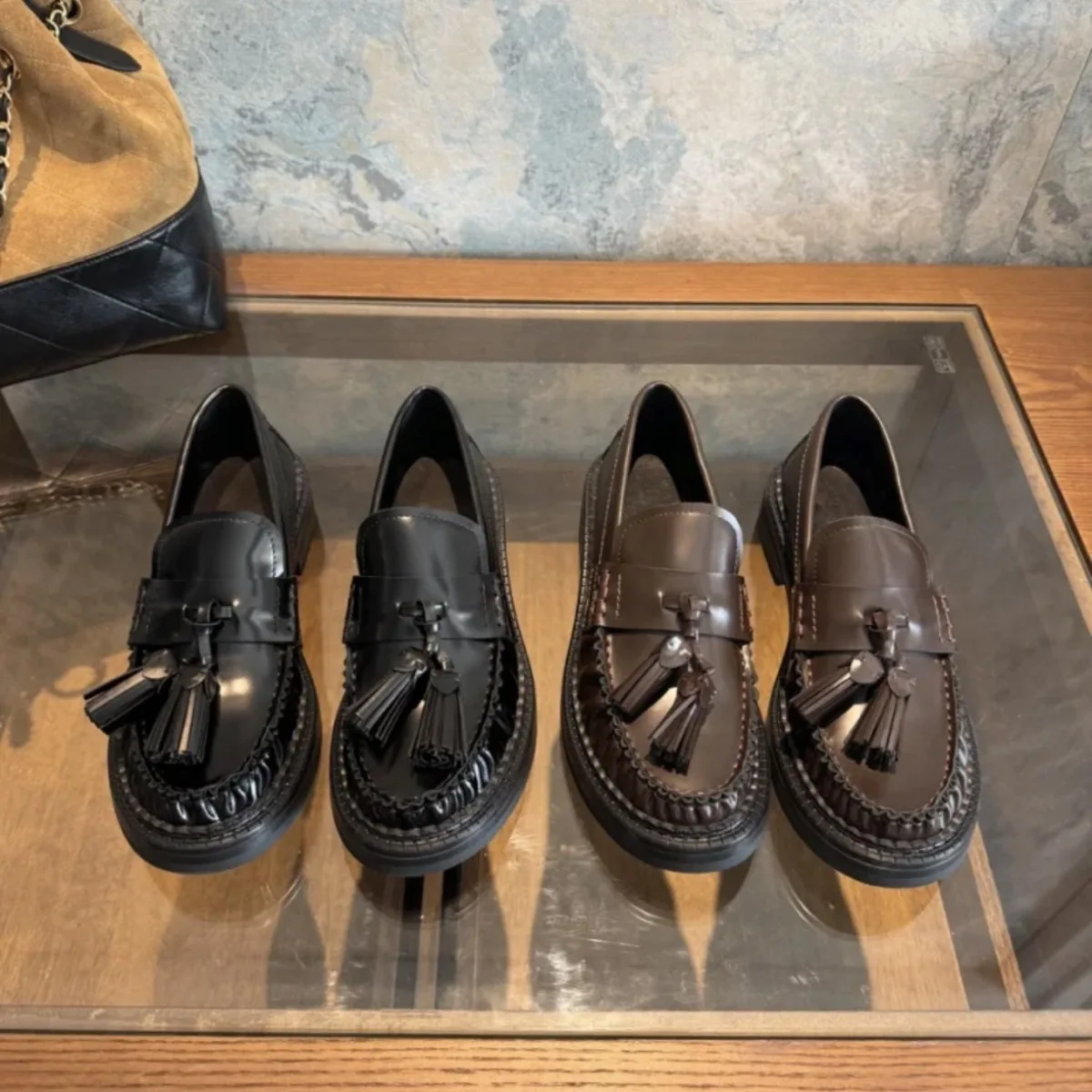 

Женские винтажные лоферы из натуральной кожи для ленивых — туфли на плоской подошве с декором бахромы, прогулочная обувь для отдыха с глубоким v-образным вырезом, подходящая для всех сезонов