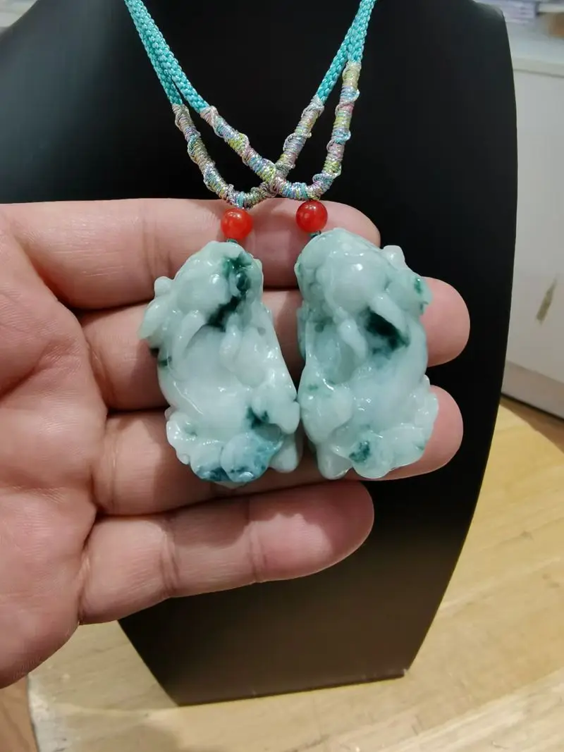 

A Pair Admirable Burma Emerald Rich Beast Pendant Brave Troops Lucky Pi Xiu Amulet Hanging Bless Mascot Ornaments