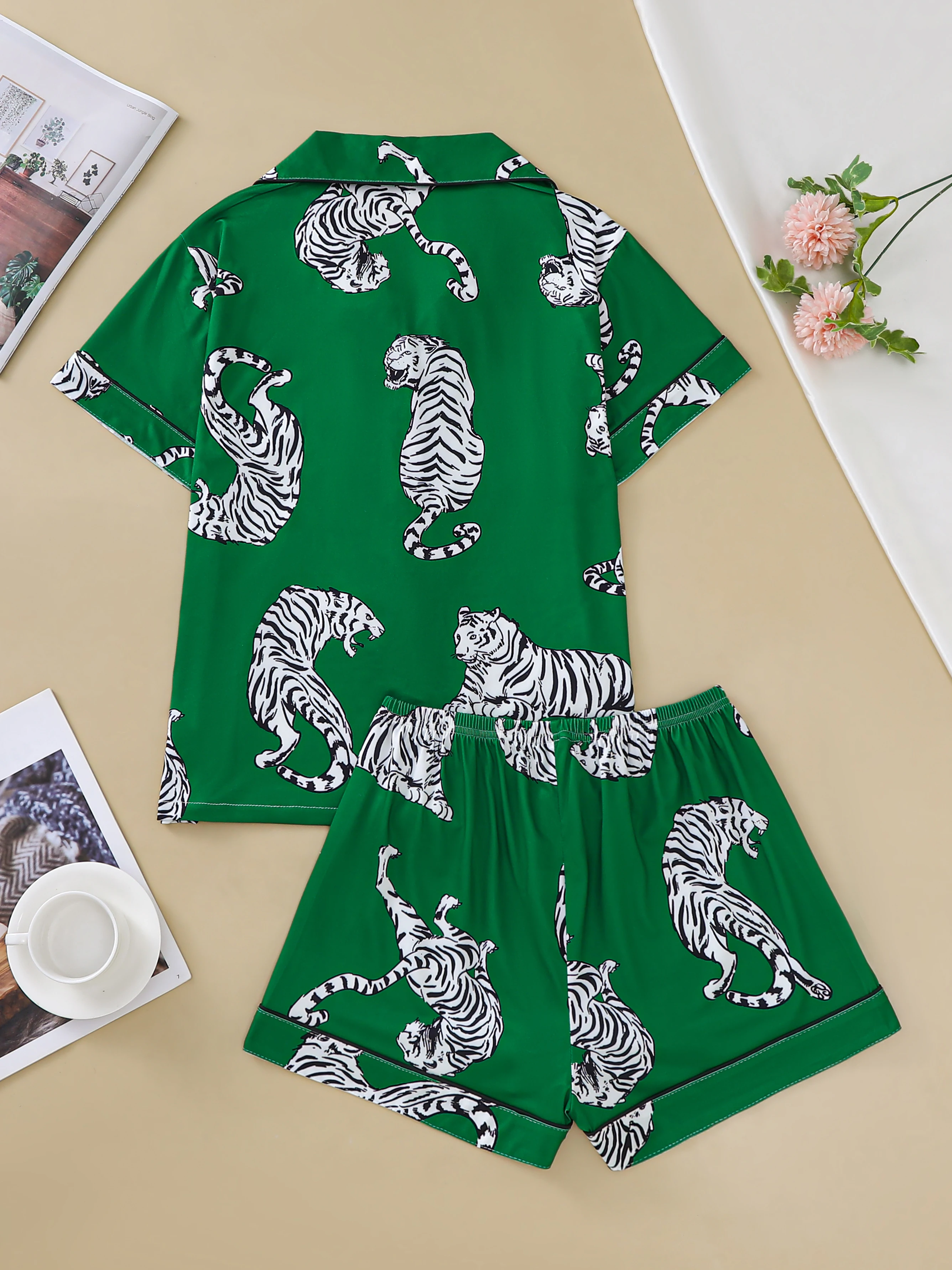 Green Bottom Tiger Double Short Women's Printed Pajama Set Collar Short Sleeve Top and Loose Shorts Comfortable Women's Pajamas