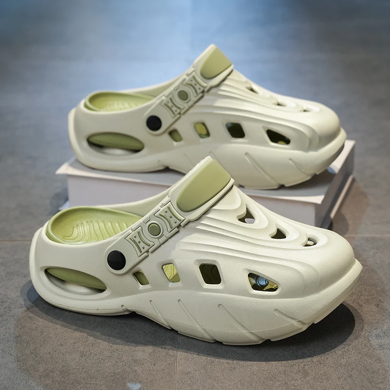 Summer New Multi-Purpose Beach Sandals for Men, Featuring Wave-Shaped Cutouts, Soft Lining, Contrasting Colors, Thick Soles, and Dual-Wear Closed-Toe Design
