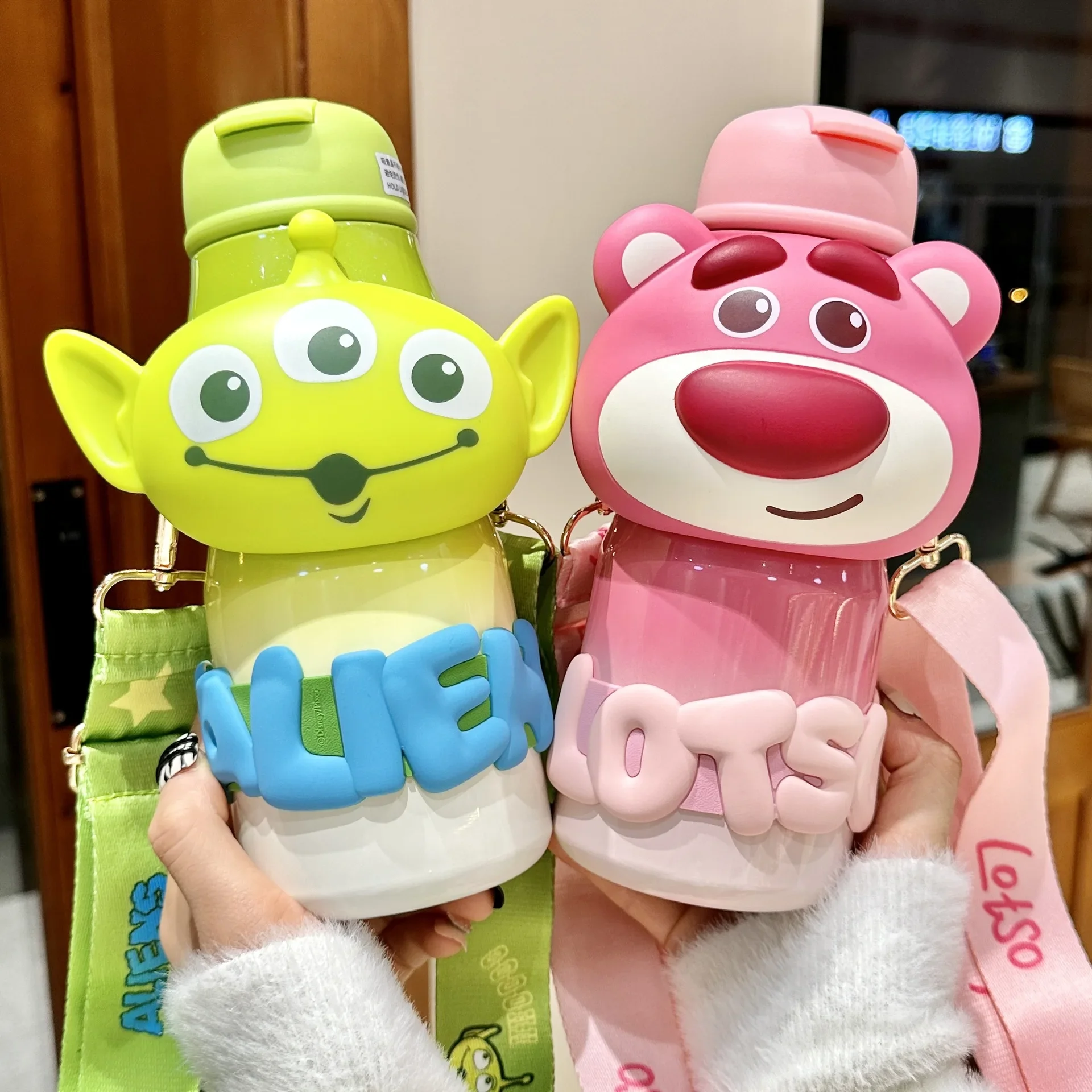 

Disney Strawberry Bear Insulated Cup 650ml Stainless Steel Cartoon Water Cup Student Children's Portable Straw Cup