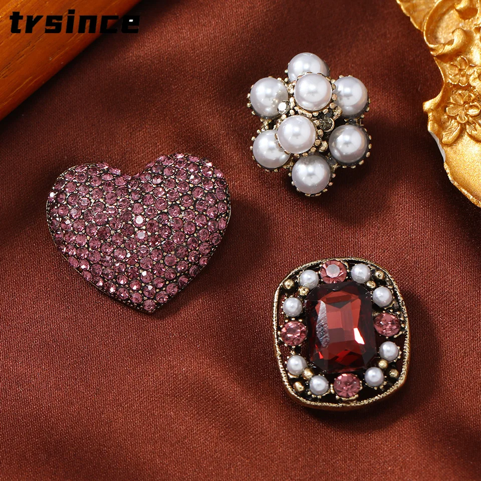 High-end Rhinestone and Pearl Boutique Corsage Coat Suit Brooch Tassel Set Retro Temperament Chain Pin Women Luxury Accessories