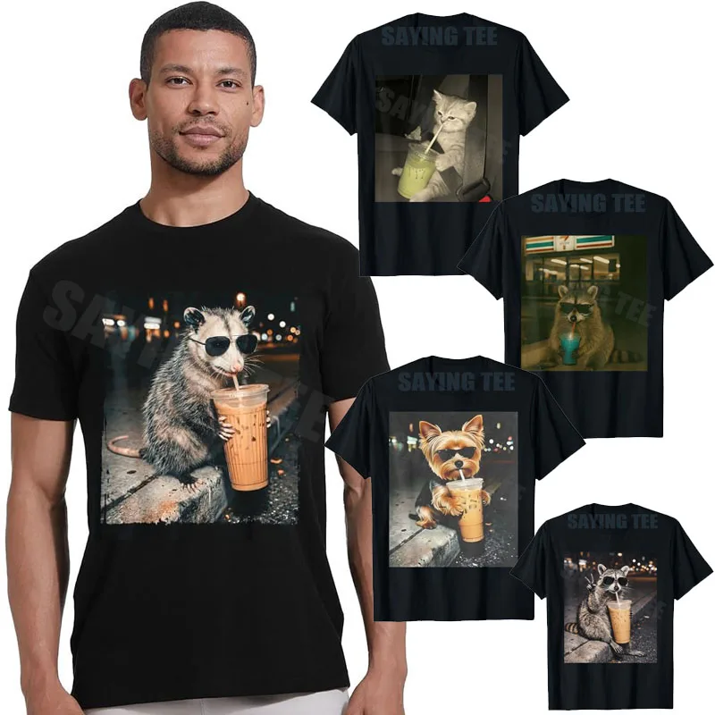 Camiseta divertida con gráfico Y2K de gato, mapache, Yorkie, opossum, té helado, café, bebida helada, mini tienda a la noche, humor y amor.