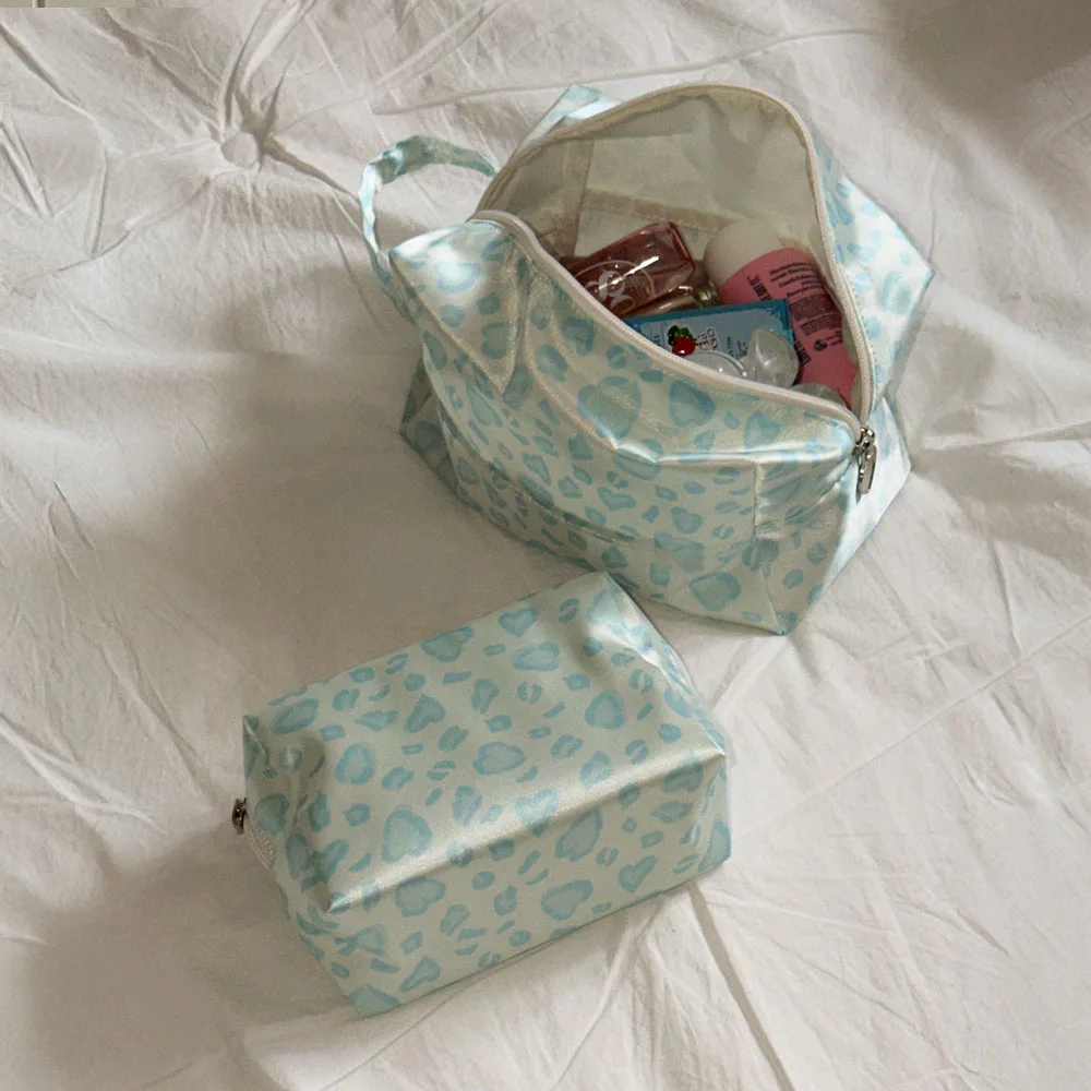 Ins New Leopard Pattern Y2k Satin Like Silk TextureCute Travel Makeup Bag Storage Bags Washbag Handheld Storage Camera Bag view 3