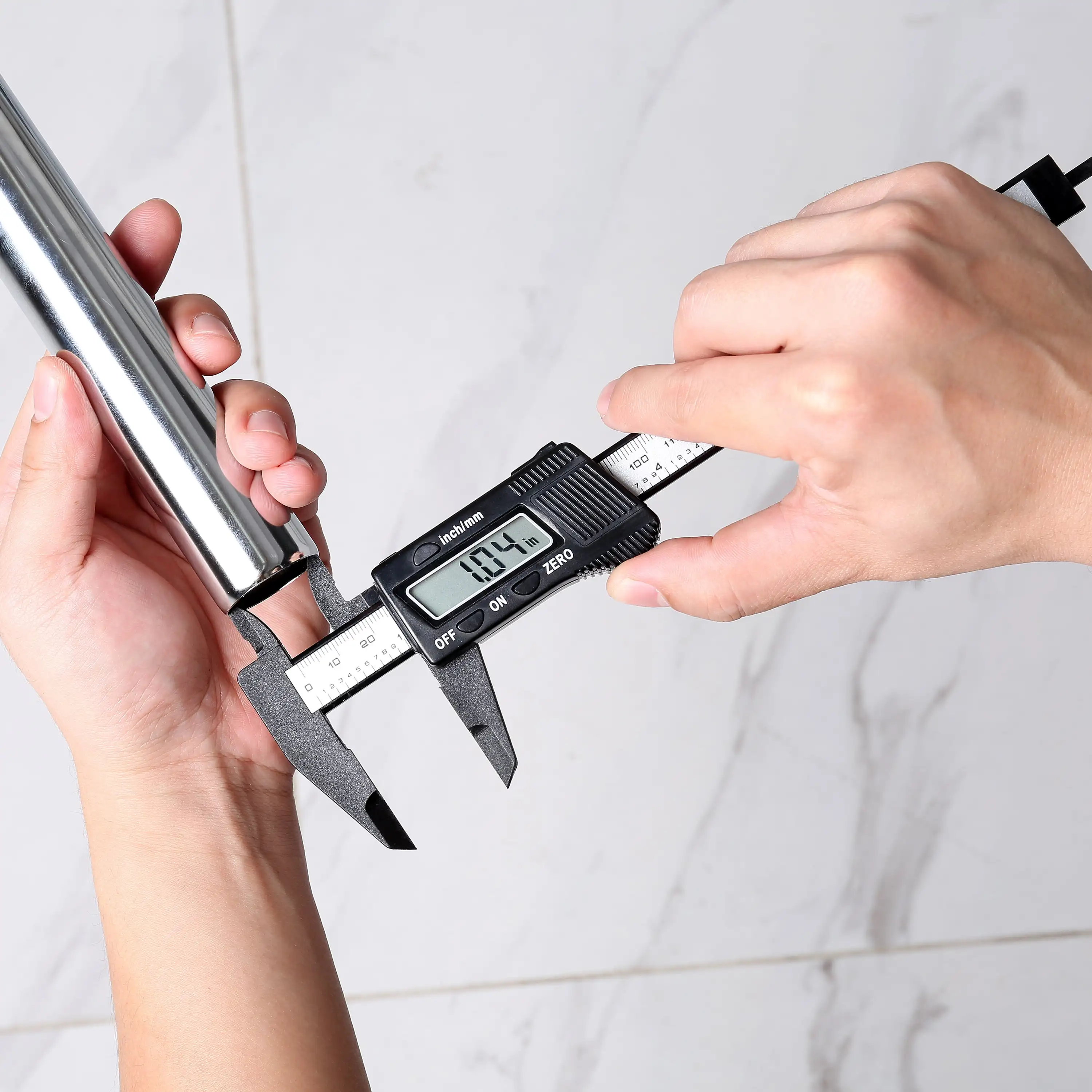 6-Zoll-Digitalmessschieber aus schwarzem Nylon Tr33763B